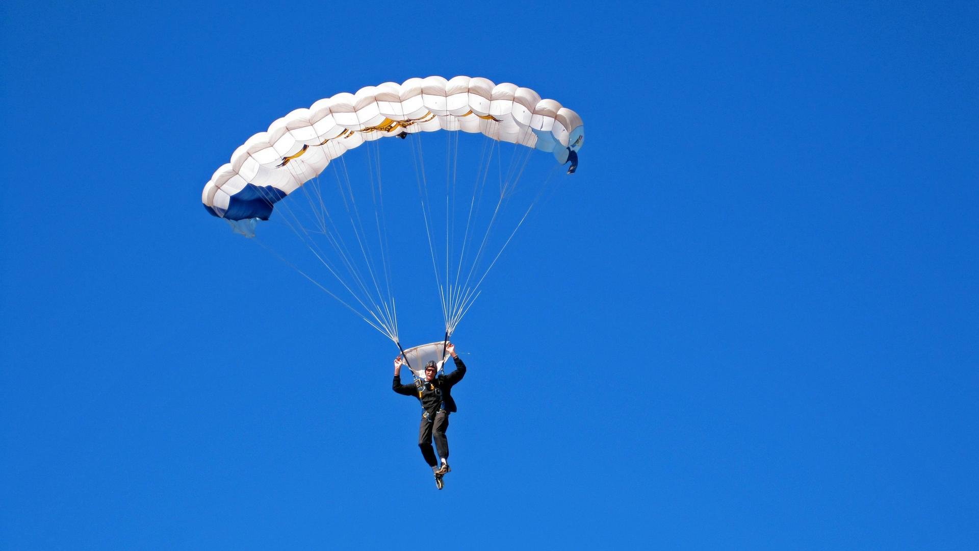 Emma Raducanu奇迹逆转夺冠，青少年新星崛起