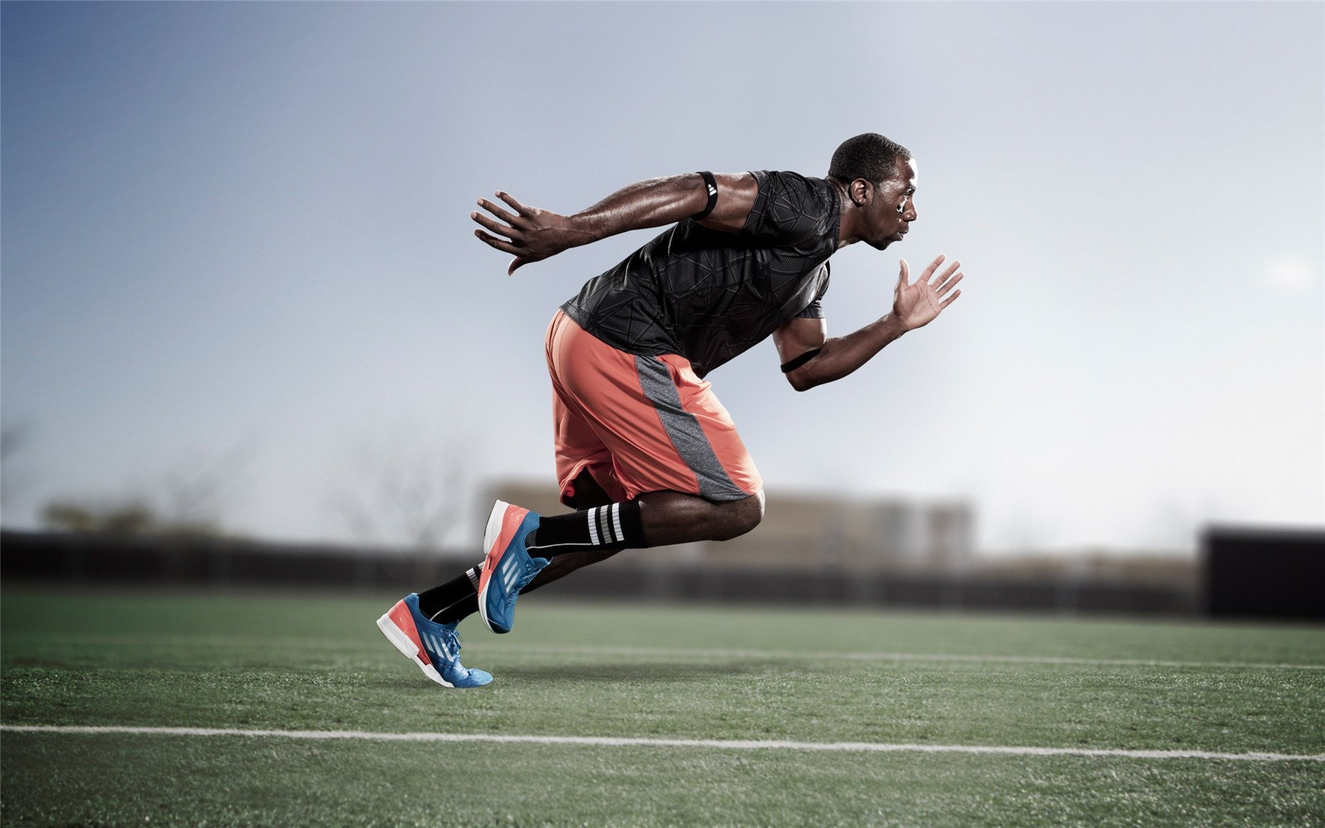 主场之战精彩激烈，比赛热度高涨令人期待，主场迎战